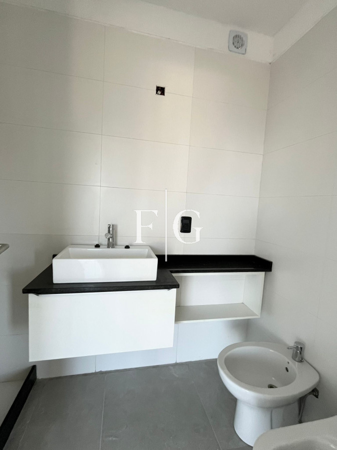 Apartamento ID.953 - ALQUILER ANUAL EN PUNTA DEL ESTE SIN MUEBLES
