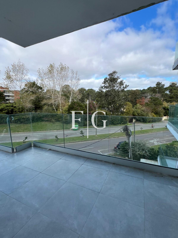 Apartamento ID.969 - ALQUILER ANUAL EN PUNTA DEL ESTE SIN MUEBLES