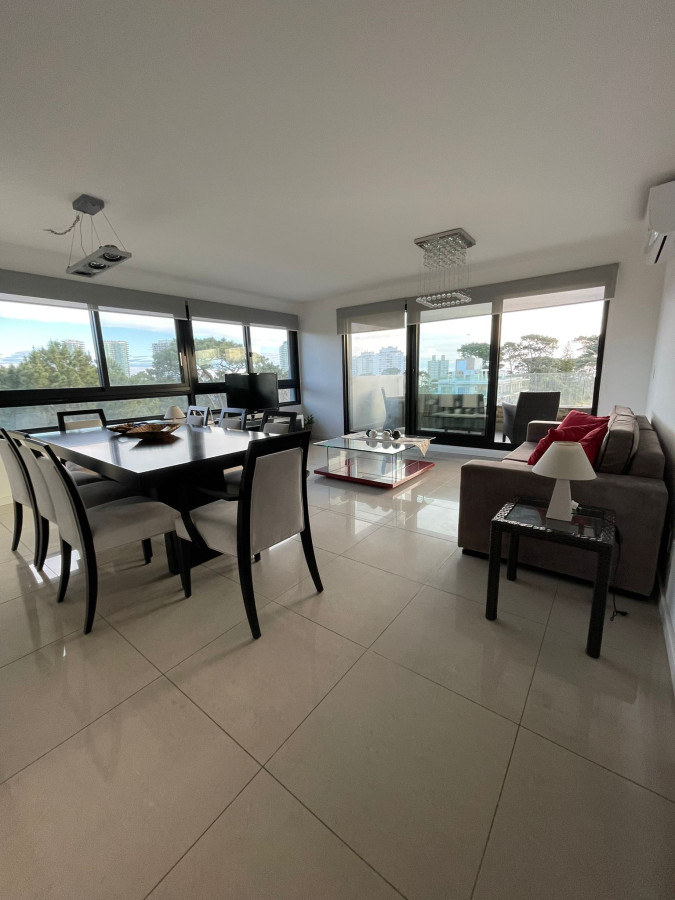 HERMOSO PENT HOUSE EN VENTA. ZONA ARCOBALENO 2 DORMITORIOS 3 BAÑOS