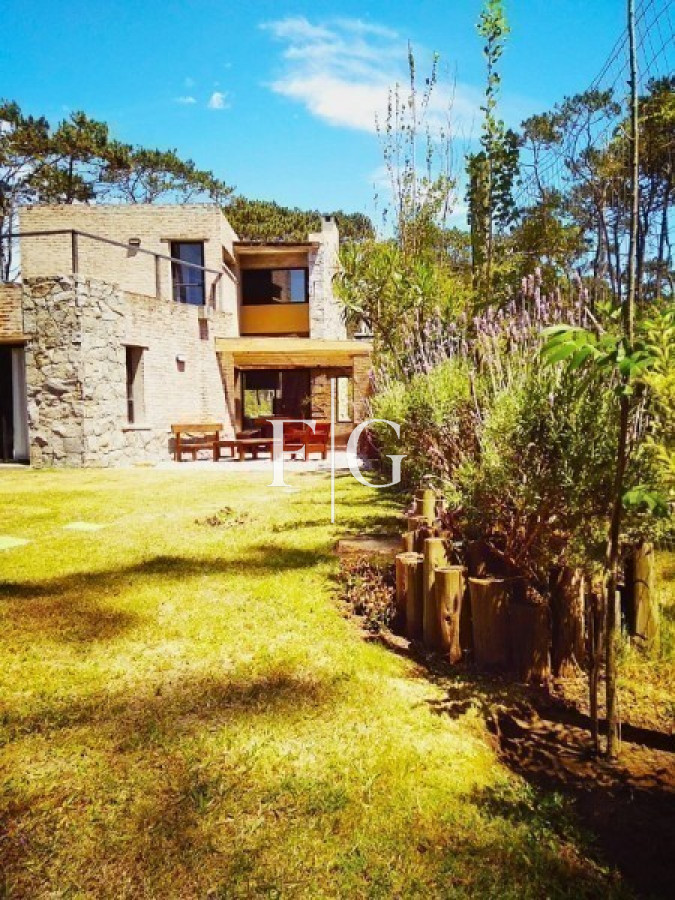 Casa ID.828 - ALQUILER ANUAL  Y TEMPORAL EN MONTOYA