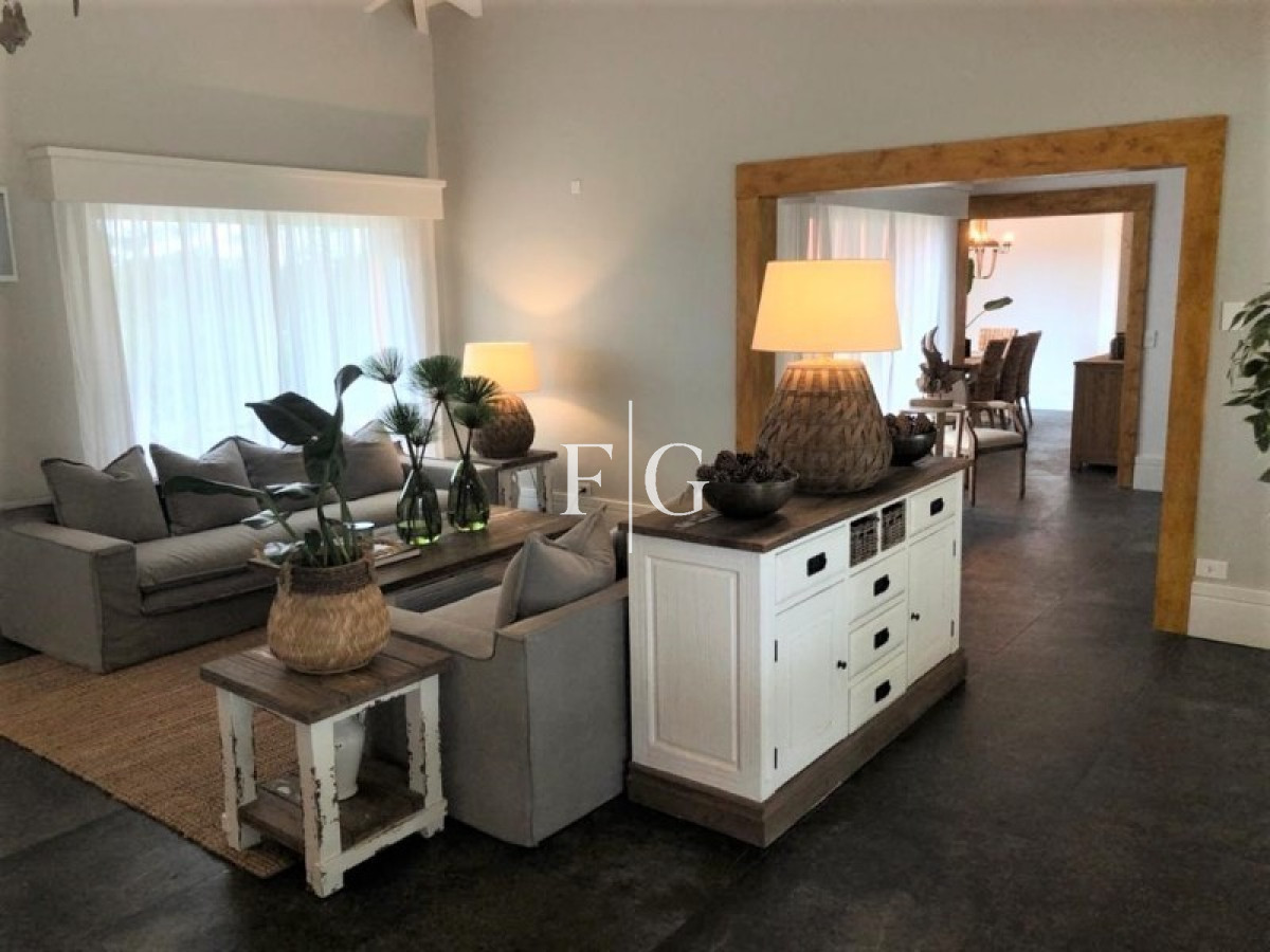 Casa ID.896 - Casa, Venta, Punta del Este.