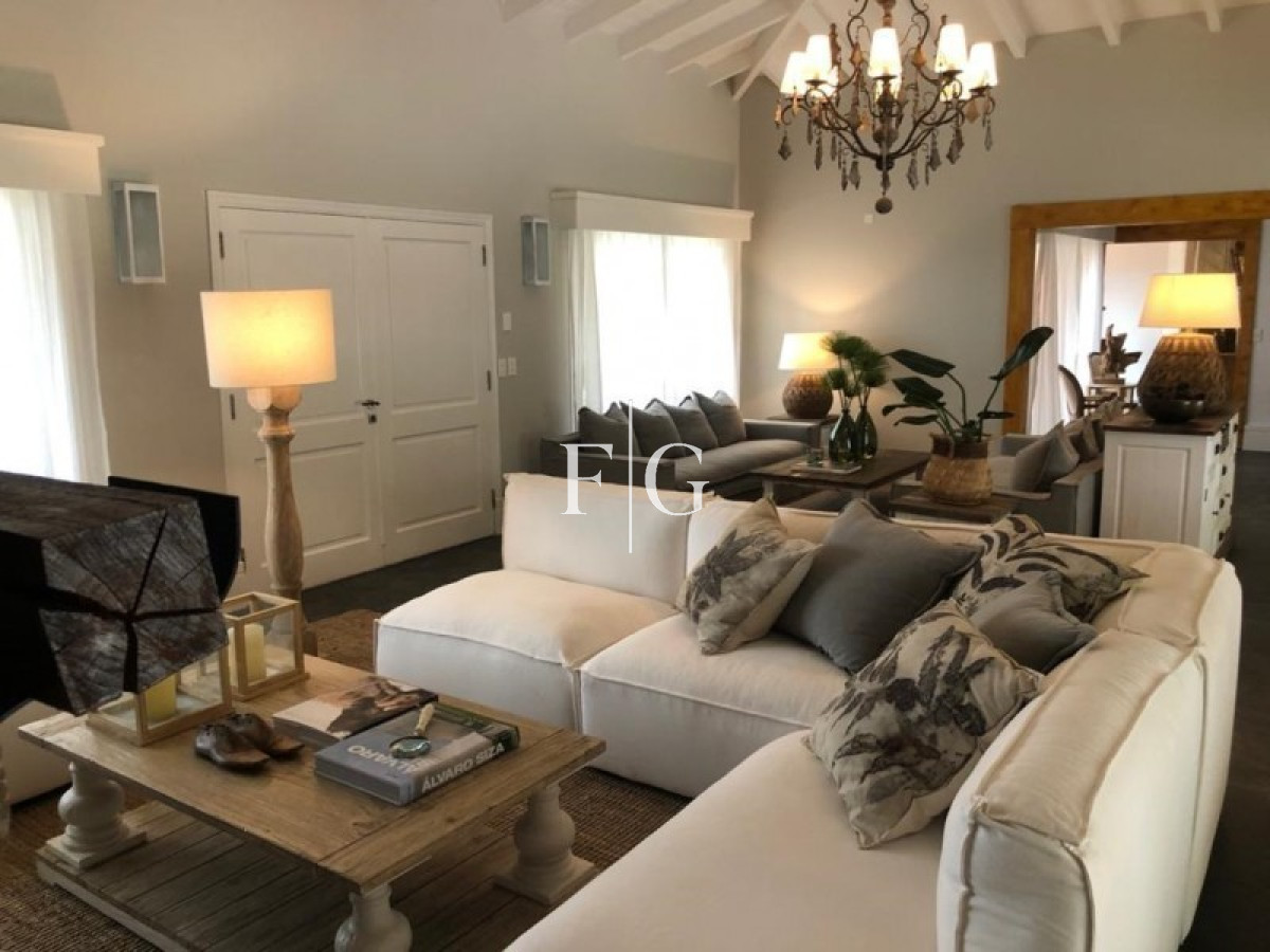 Casa ID.896 - Casa, Venta, Punta del Este.