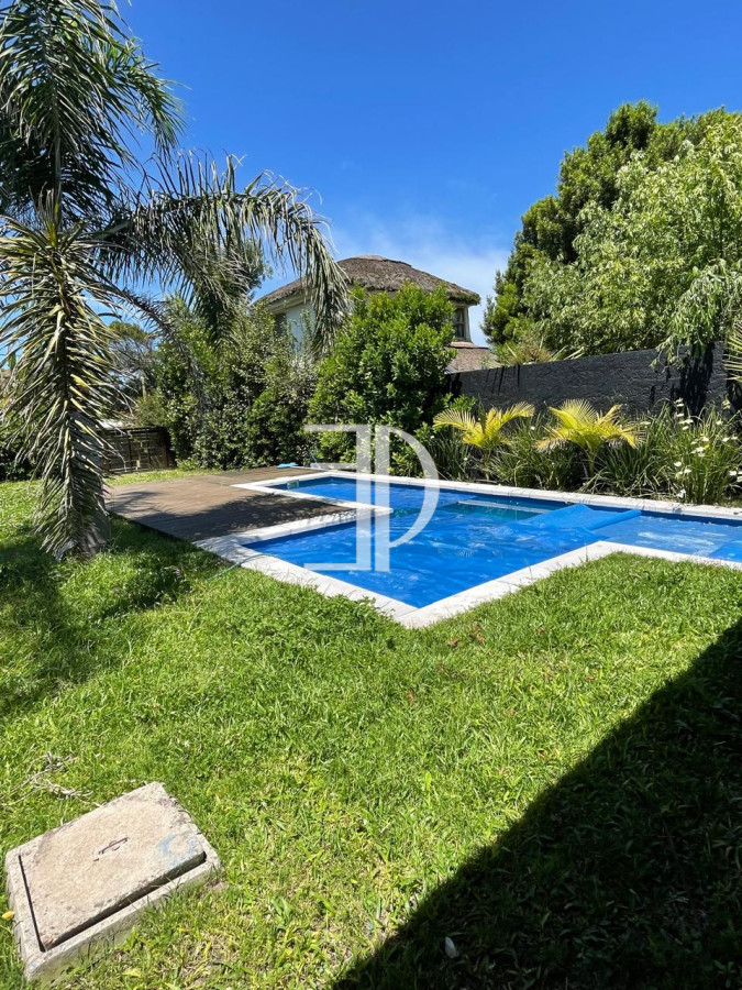 Casa ID.1154 - VENTA- Casa 3 dormitorios- Piscina- MANANTIALES