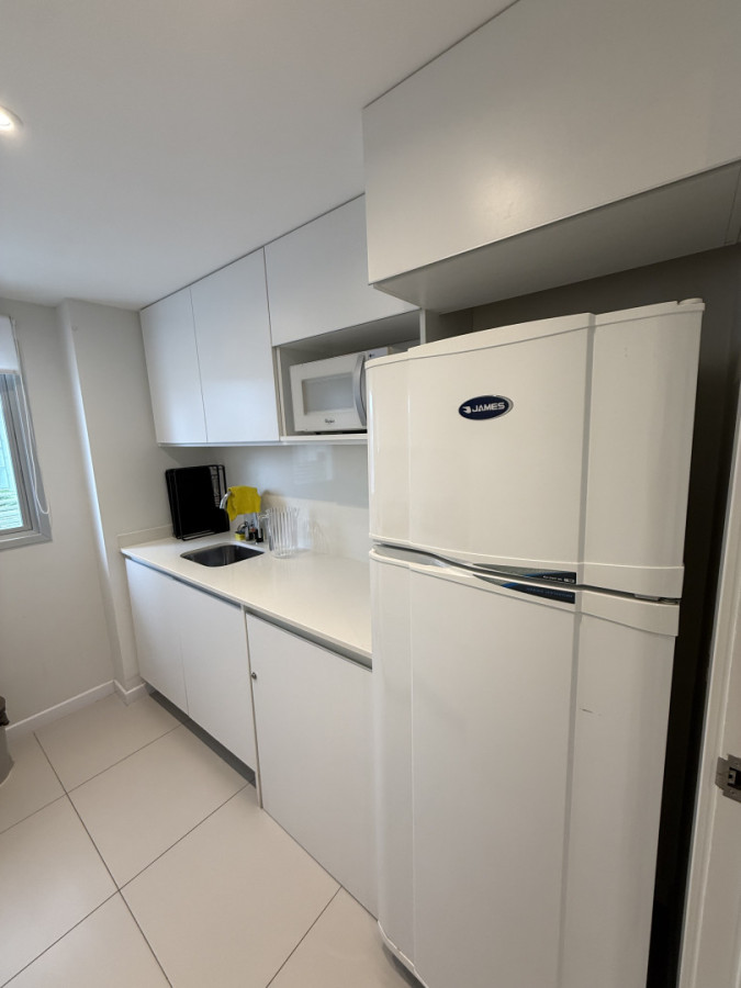 Apartamento ID.2210/ - Apartamento en Playa mansa Edificio Saint Honore
