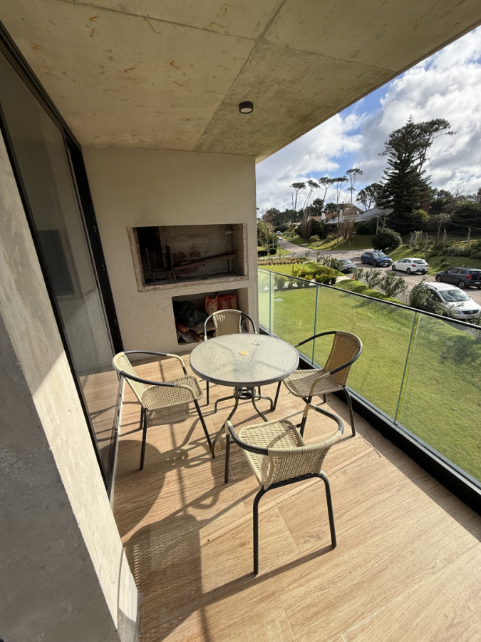 Apartamento ID.2020/ - Departamento 2 dormitorios 2 baños en playa mansa 