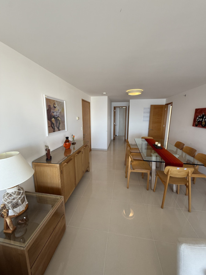 Apartamento ID.2111 - Departamento de 2 dormitorios + dependencia en Playa Mansa