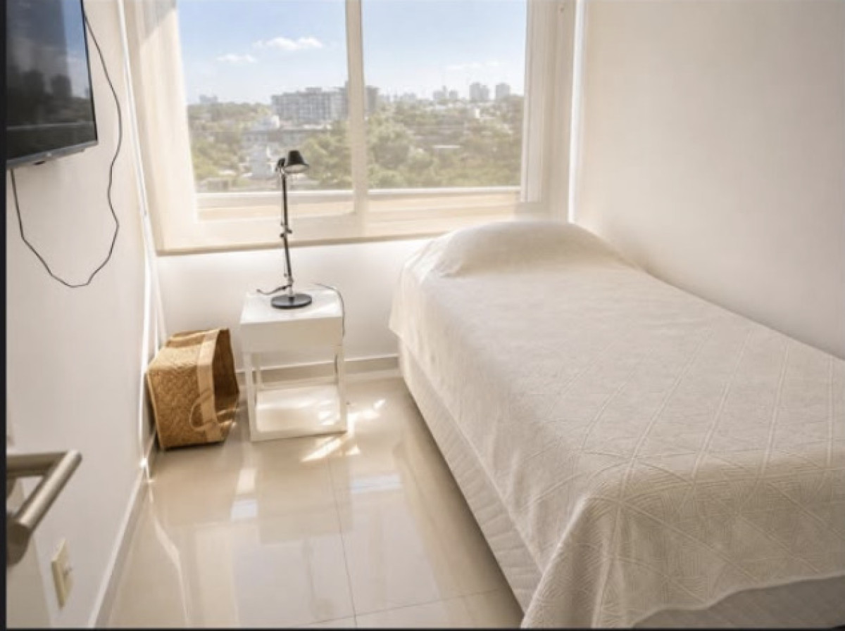 Apartamento ID.2193/ - Departamento de 2 dormitorios + Servicio en Torre Esmeralda 
