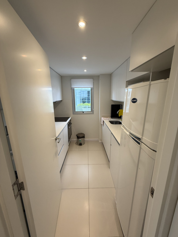 Apartamento ID.2210/ - Apartamento en Playa mansa Edificio Saint Honore
