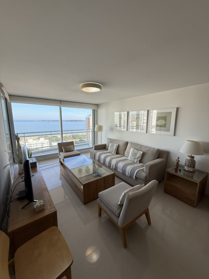 Apartamento ID.2111 - Departamento de 2 dormitorios + dependencia en Playa Mansa