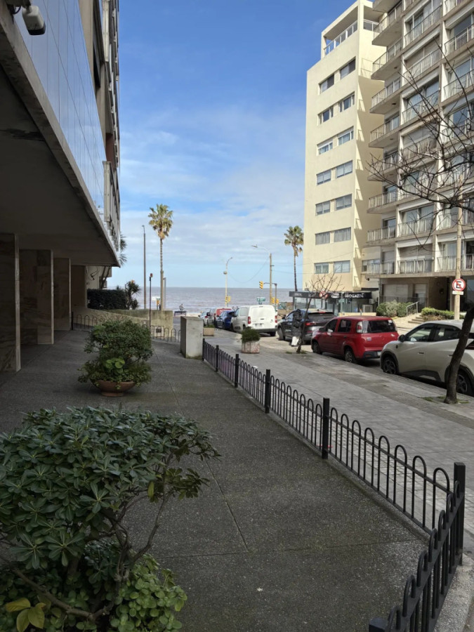 Apartamento ID.2460 - Se vende 3 dormitorios 3 baños y garaje Pocitos 