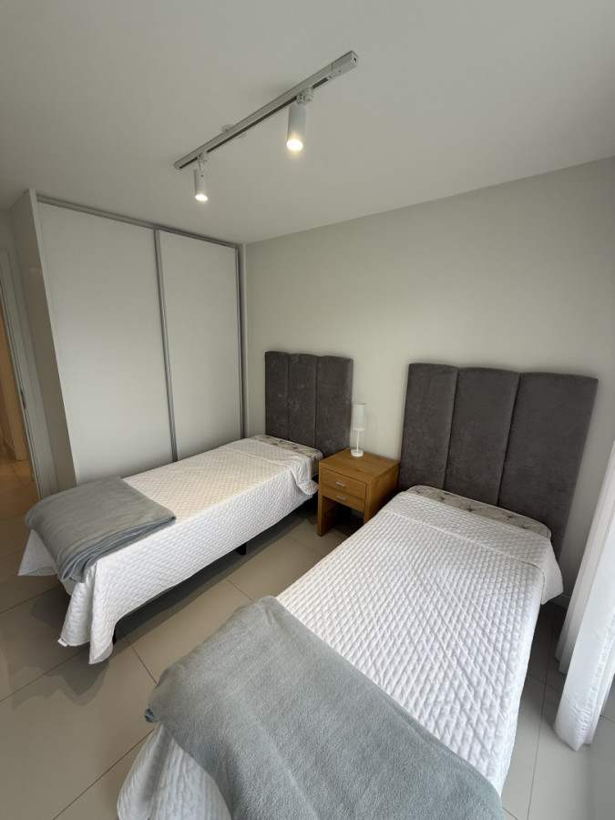 Apartamento ID.2210/ - Apartamento en Playa mansa Edificio Saint Honore
