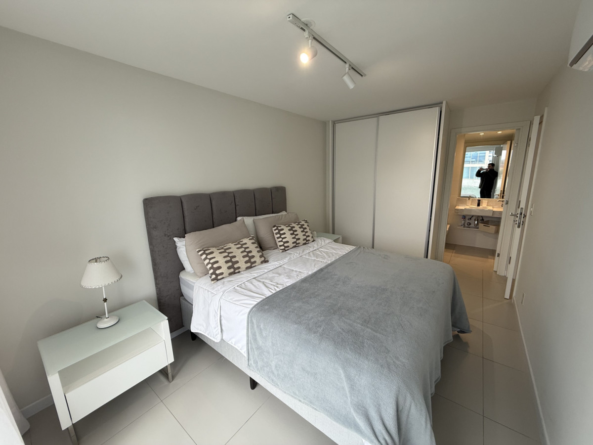Apartamento ID.2210/ - Apartamento en Playa mansa Edificio Saint Honore