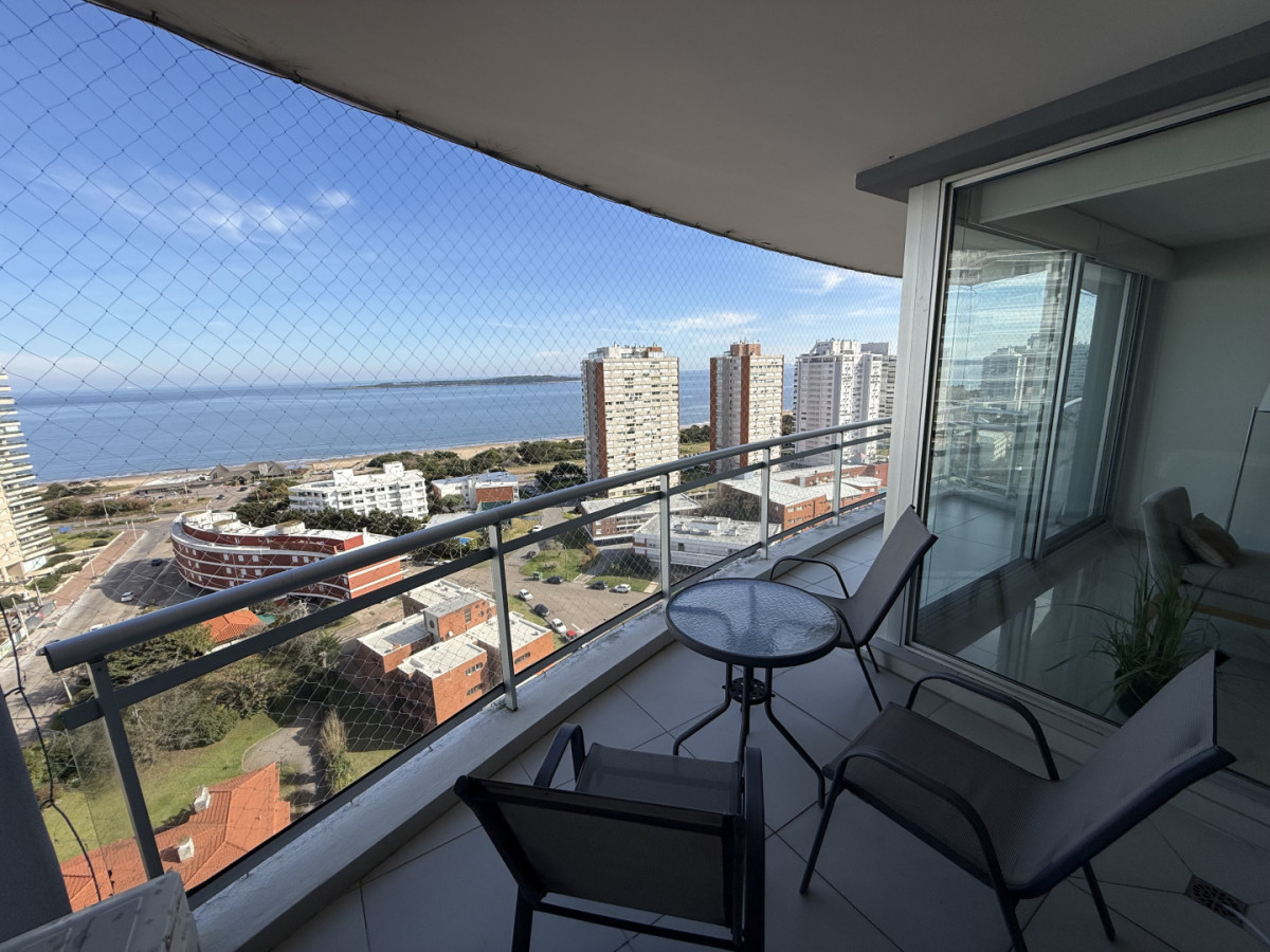 Apartamento ID.2111 - Departamento de 2 dormitorios + dependencia en Playa Mansa