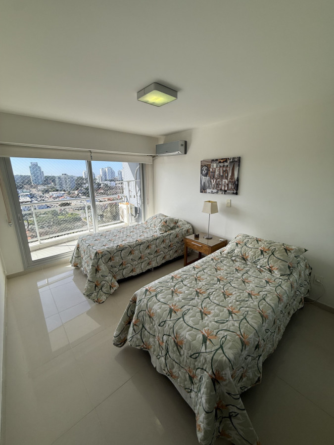 Apartamento ID.2111 - Departamento de 2 dormitorios + dependencia en Playa Mansa