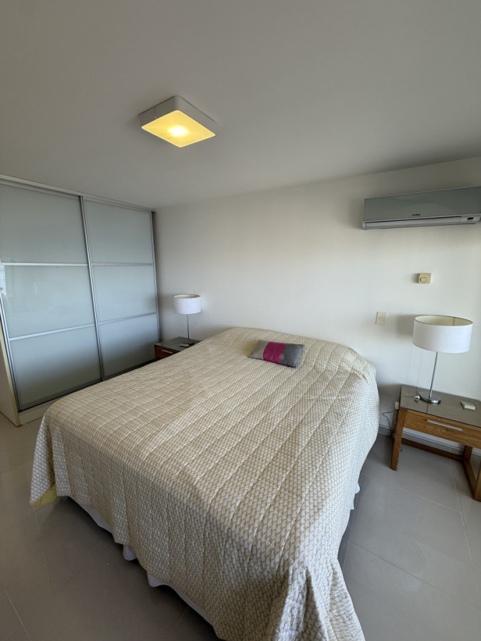 Apartamento ID.2111 - Departamento de 2 dormitorios + dependencia en Playa Mansa