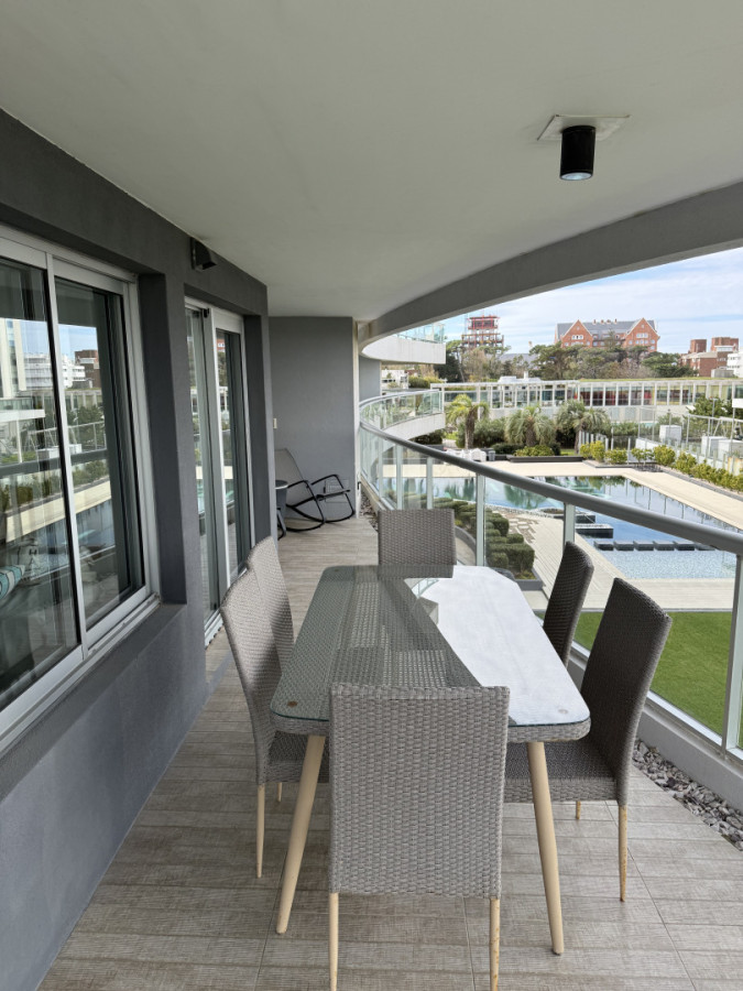Apartamento ID.1918 - Departamento en Playa Brava 3 dormitorios + Servicio