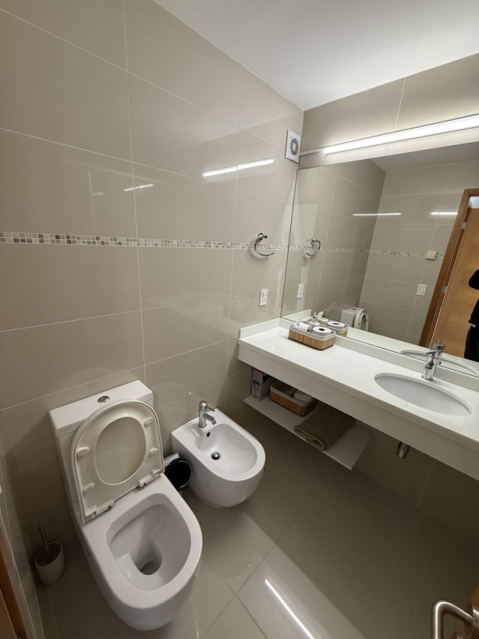Apartamento ID.2111 - Departamento de 2 dormitorios + dependencia en Playa Mansa