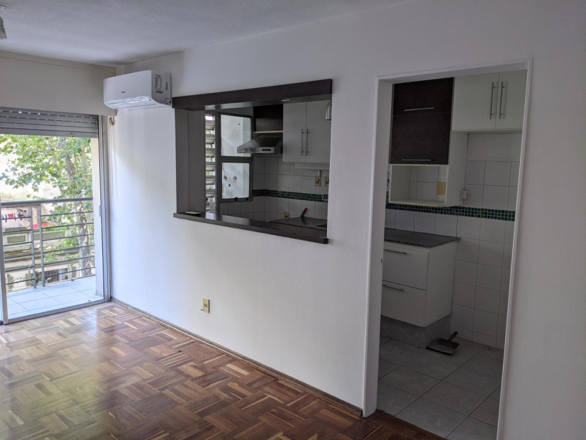 Apartamento ID.2076/ -  Amplio apartamento en Parque Rodó