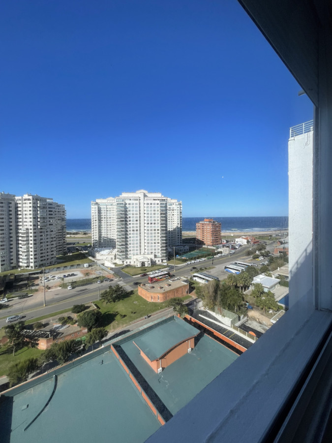 Apartamento ID.1428 - VENTA- Edificio Vanguardia- Mansa. Punta del Este