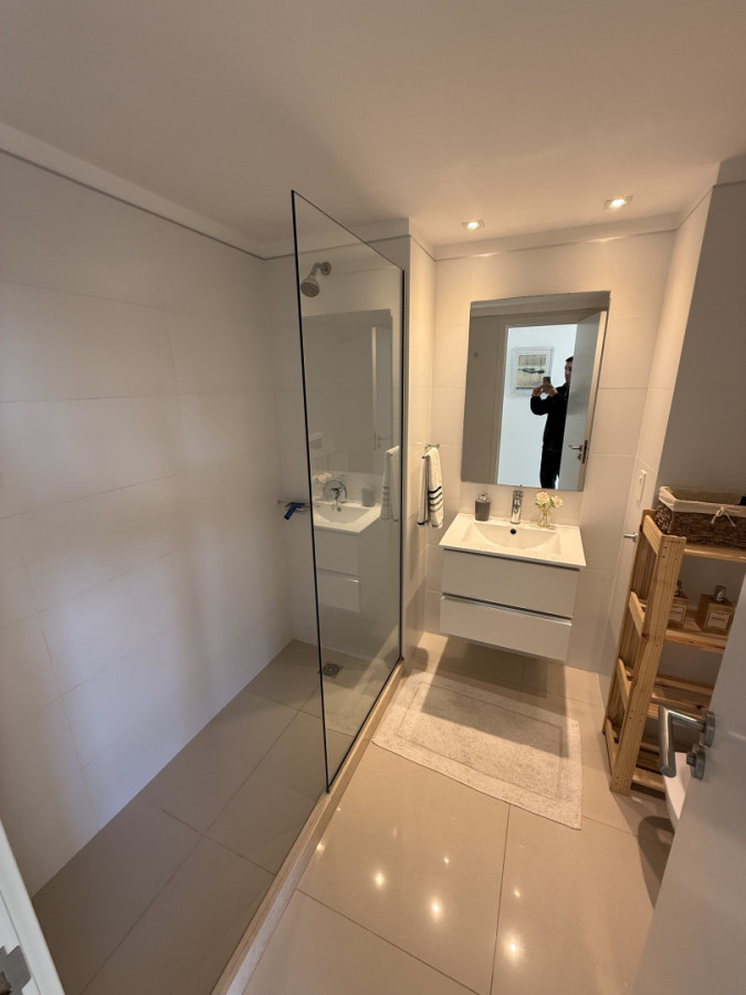 Apartamento ID.2194/ - Departamento de 2 dormitorios y servicio en Torre Esmeralda 