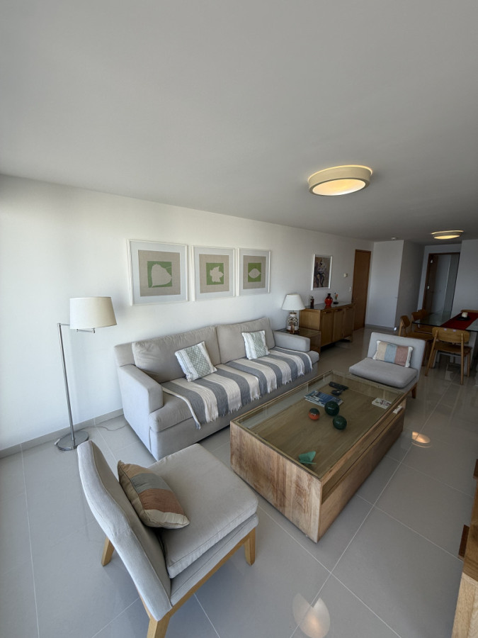 Apartamento ID.2111 - Departamento de 2 dormitorios + dependencia en Playa Mansa