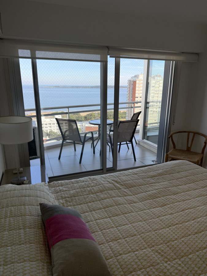 Apartamento ID.2111 - Departamento de 2 dormitorios + dependencia en Playa Mansa