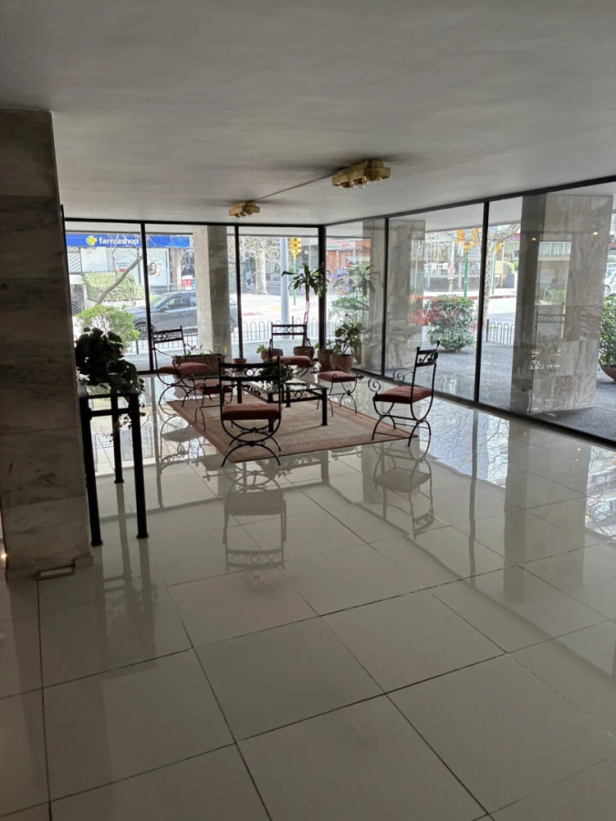 Apartamento ID.2460 - Se vende 3 dormitorios 3 baños y garaje Pocitos 
