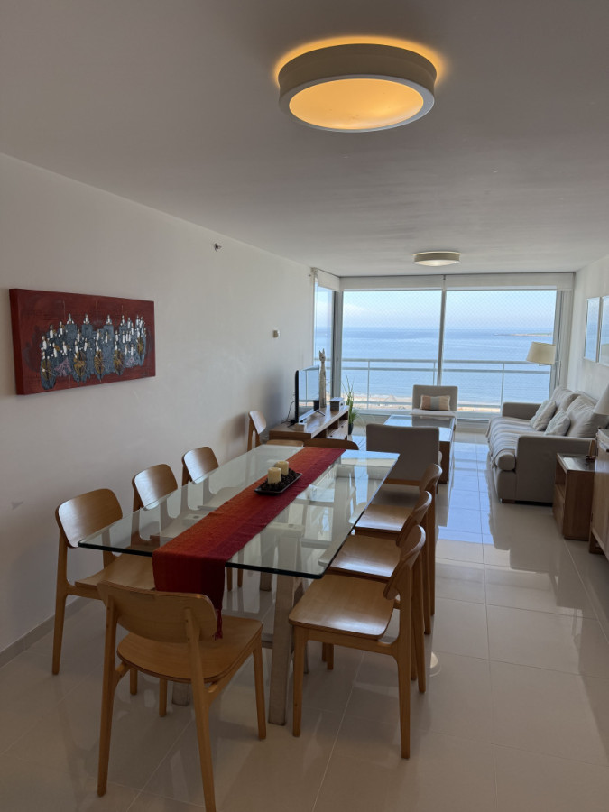 Apartamento ID.2111 - Departamento de 2 dormitorios + dependencia en Playa Mansa