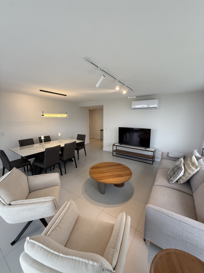 Apartamento ID.2210/ - Apartamento en Playa mansa Edificio Saint Honore