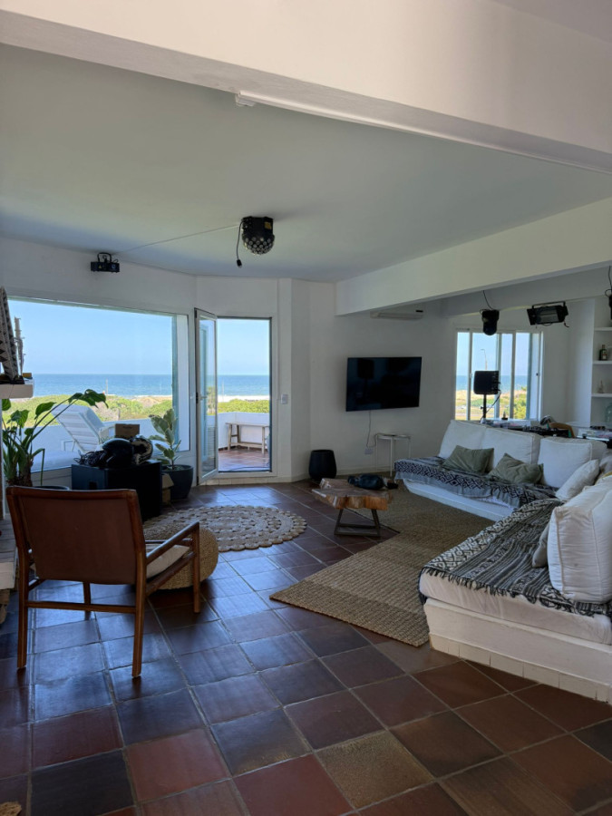 Apartamento ID.1587/ - Parada 20 Brava. Apartamento con vistas 4 dormitorios y servicios
