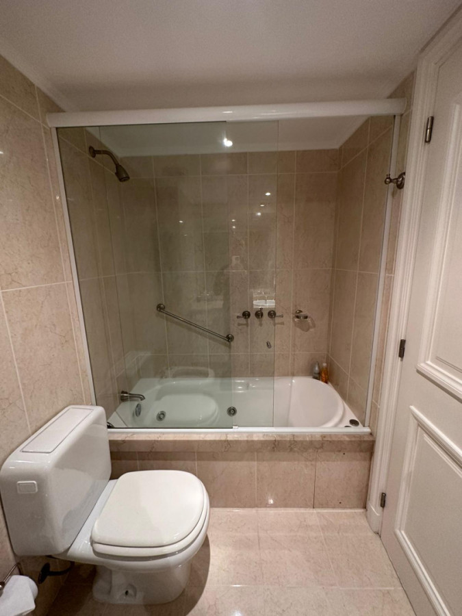 Apartamento ID.2084 - Departamento en playa mansa 4 dormitorios + servicio