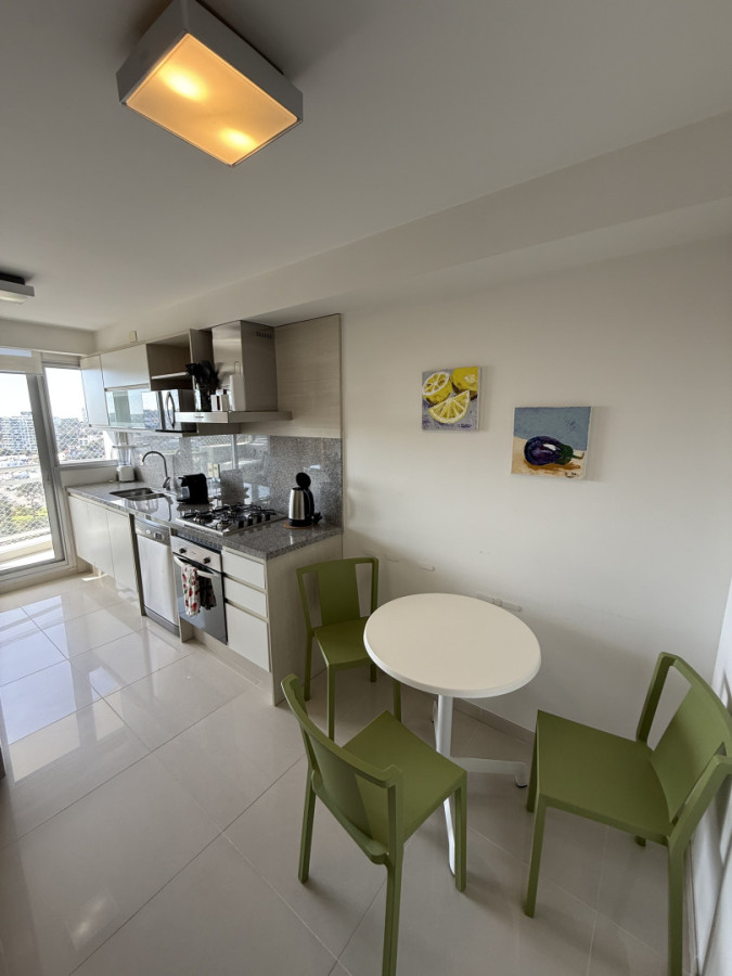 Apartamento ID.2111 - Departamento de 2 dormitorios + dependencia en Playa Mansa