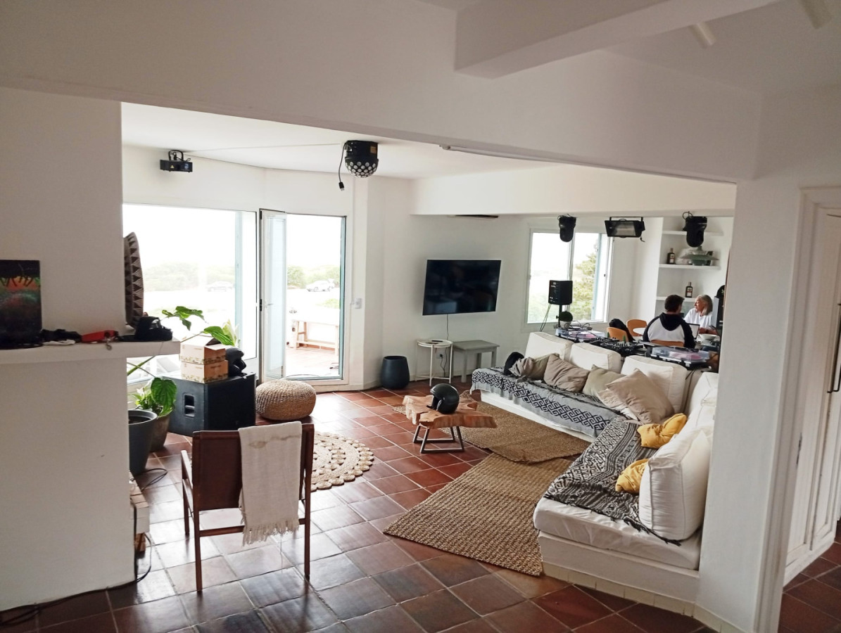 Apartamento ID.1587/ - Parada 20 Brava. Apartamento con vistas 4 dormitorios y servicios