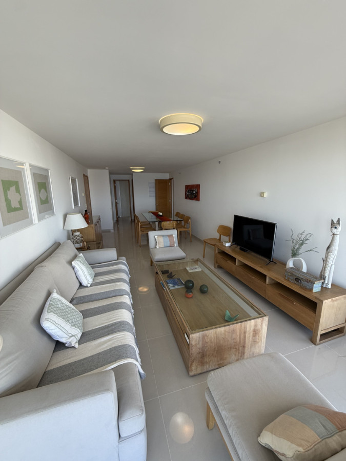 Apartamento ID.2111 - Departamento de 2 dormitorios + dependencia en Playa Mansa