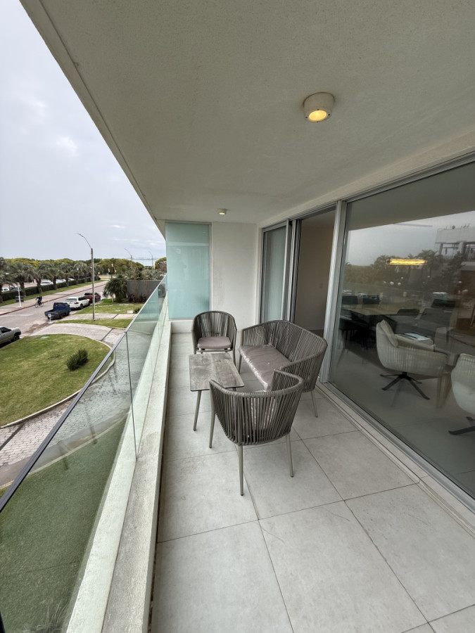 Apartamento ID.2210/ - Apartamento en Playa mansa Edificio Saint Honore