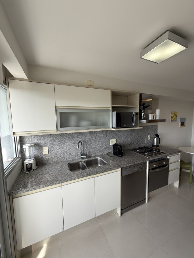 Apartamento ID.2111 - Departamento de 2 dormitorios + dependencia en Playa Mansa