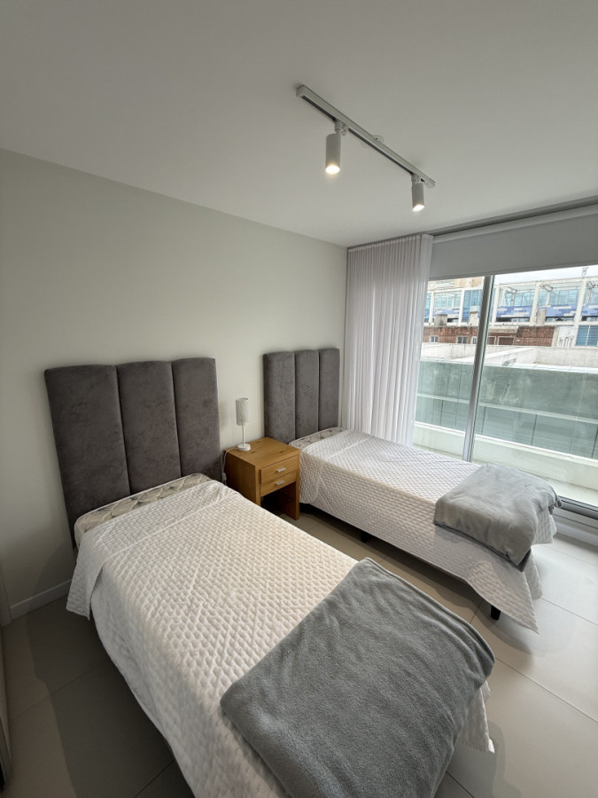 Apartamento ID.2210/ - Apartamento en Playa mansa Edificio Saint Honore