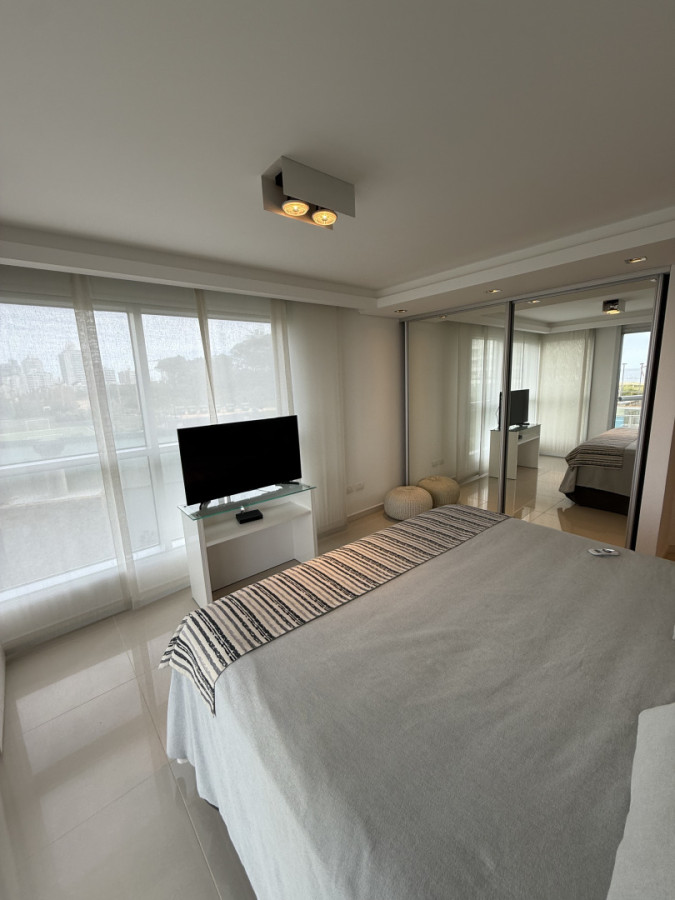 Apartamento ID.1918 - Departamento en Playa Brava 3 dormitorios + Servicio