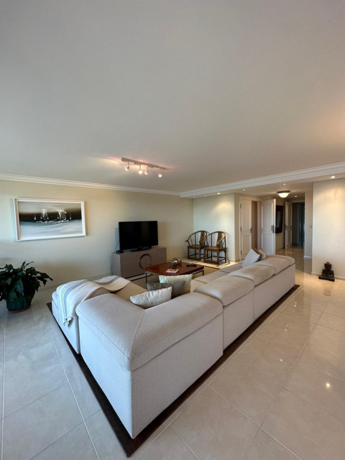 Apartamento ID.2084 - Departamento en playa mansa 4 dormitorios + servicio