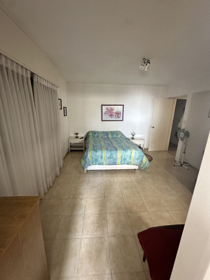 Apartamento ID.1294/ - Peninsula 4 dormitorios calle 18 a metros de la Rambla