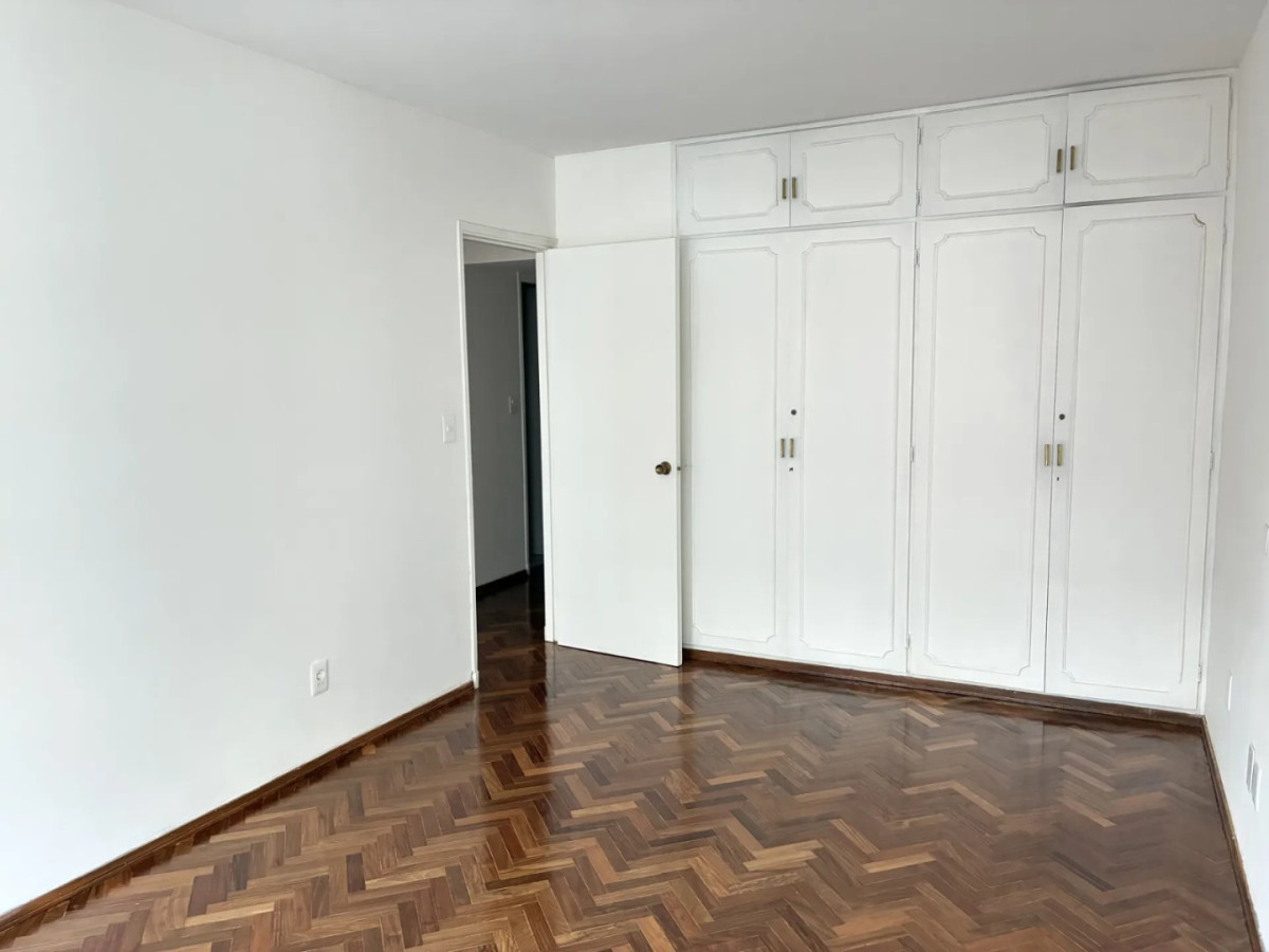 Apartamento ID.2460 - Se vende 3 dormitorios 3 baños y garaje Pocitos 