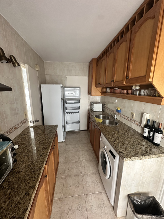 Apartamento ID.1294/ - Peninsula 4 dormitorios calle 18 a metros de la Rambla