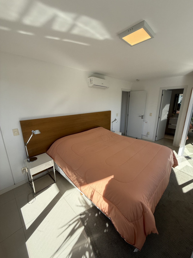 Apartamento ID.2194/ - Departamento de 2 dormitorios y servicio en Torre Esmeralda 