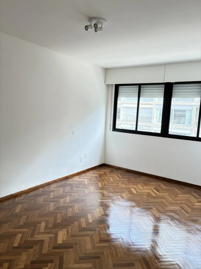 Apartamento ID.2460 - Se vende 3 dormitorios 3 baños y garaje Pocitos 