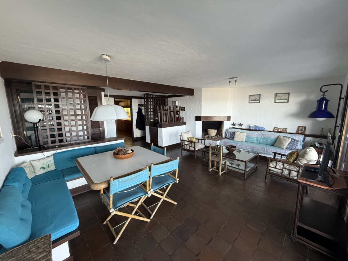 Apartamento ID.2196/ - Departamento en Fallaron primera linea de playa brava 