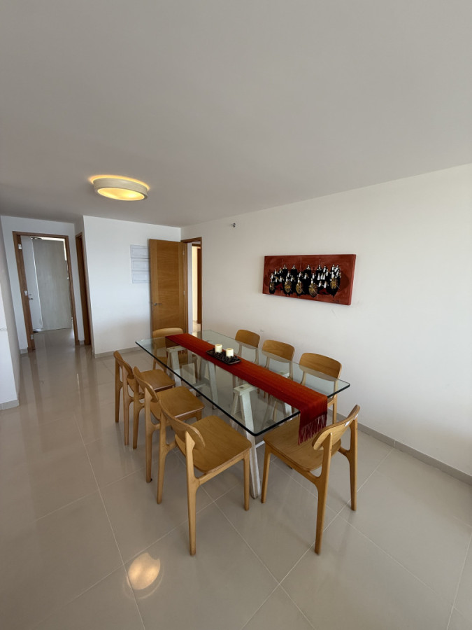 Apartamento ID.2111 - Departamento de 2 dormitorios + dependencia en Playa Mansa