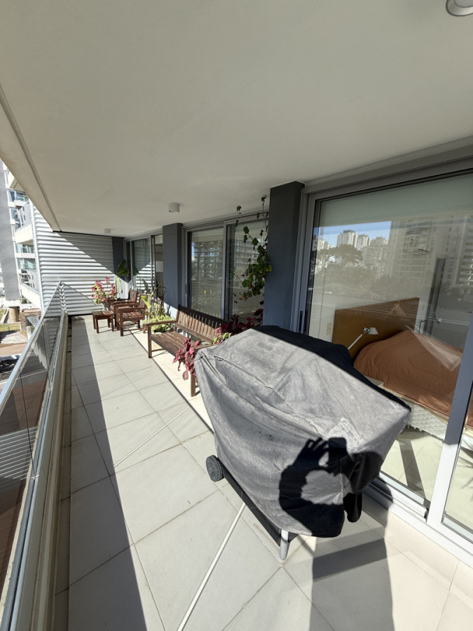 Apartamento ID.2194/ - Departamento de 2 dormitorios y servicio en Torre Esmeralda 