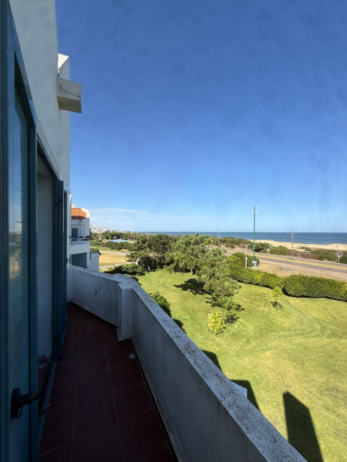 Apartamento ID.1587/ - Parada 20 Brava. Apartamento con vistas 4 dormitorios y servicios