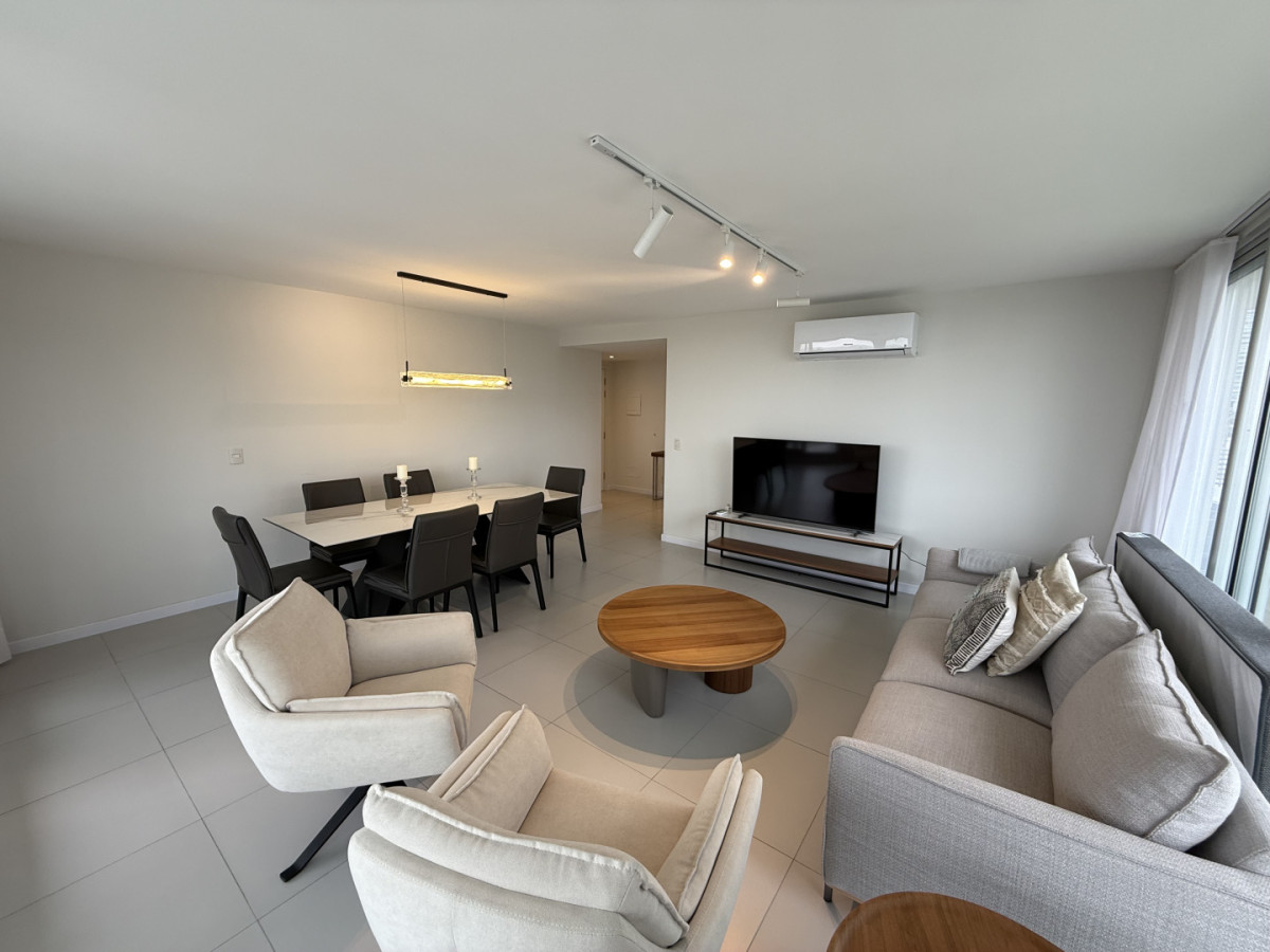 Apartamento ID.2210/ - Apartamento en Playa mansa Edificio Saint Honore