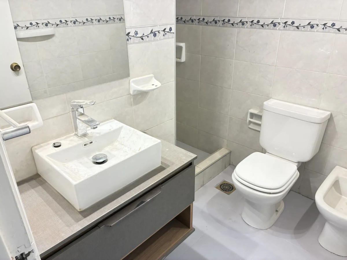 Apartamento ID.2460 - Se vende 3 dormitorios 3 baños y garaje Pocitos 